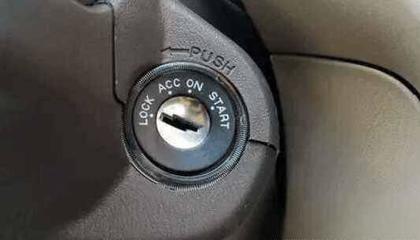 車子點火開關在ON位置時發動機是否工作？解析點火開關各檔位功能